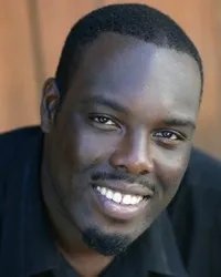 영화배우인 세뇨 아모아쿠의 대표 이미지