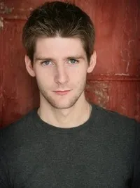 영화배우인 스티븐 몰로니의 대표 이미지