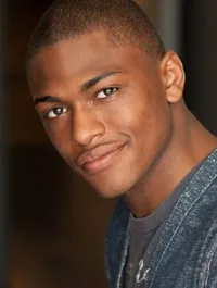 영화배우인 저스틴 콘웰의 대표 이미지