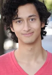 영화배우인 재러드 워닉의 대표 이미지