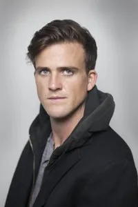 영화배우인 드류 코닉의 대표 이미지