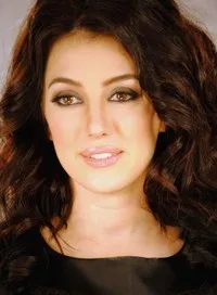 영화배우인 킨다 알루치의 대표 이미지