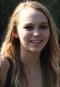 영화배우, 모델인 릴리-로즈 뎁의 대표 이미지