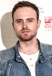 영화배우인 조던 호지스의 대표 이미지