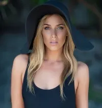 영화배우인 대니엘라 그레이스의 대표 이미지