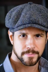 영화배우인 트래비스 마이어스의 대표 이미지