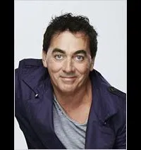 영화배우인 에리크 카리에르의 대표 이미지