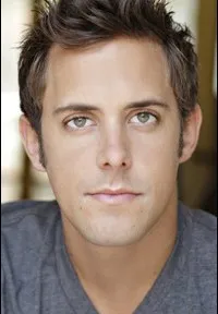 영화배우인 크리스 오스본의 대표 이미지