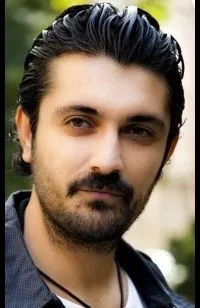 영화배우인 옥타이 귀르소이의 대표 이미지