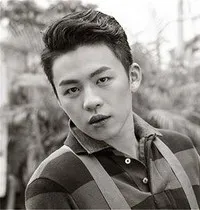 영화배우인 리홍치의 대표 이미지