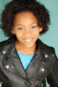 영화배우인 시드니 미카일라의 대표 이미지