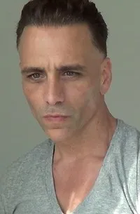 영화배우인 릭 카니노의 대표 이미지
