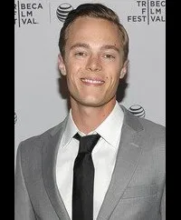 영화배우인 재커리 소텡가의 대표 이미지