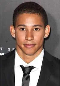 영화배우, 가수인 키넌 론즈데일의 대표 이미지