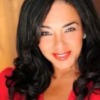 영화배우인 키키 멜렌데즈의 대표 이미지