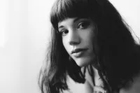 영화배우인 케이티 파커의 대표 이미지