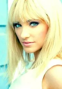 영화배우인 스테이시 아사로의 대표 이미지