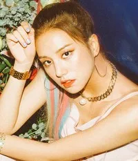 가수인 솔빈의 대표 이미지