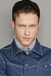 영화배우인 욘 투마르킨의 대표 이미지