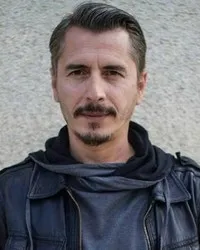 영화배우인 아스트리트 카바시의 대표 이미지