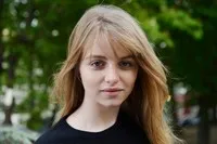 영화배우인 루 루아-르콜리네의 대표 이미지