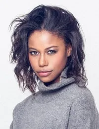 영화배우인 테일러 페이지의 대표 이미지