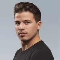 영화배우인 헤자 베이스의 대표 이미지