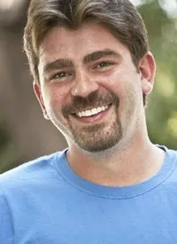 영화배우인 트러버 St. 존 데이비드의 대표 이미지