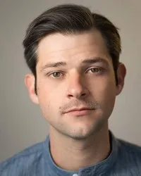 영화배우인 애덤 웨플러의 대표 이미지