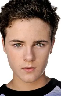 영화배우인 체이스 코르테지의 대표 이미지