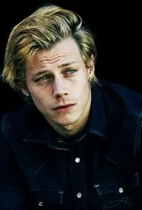 영화배우인 맥컬 롬바르디의 대표 이미지