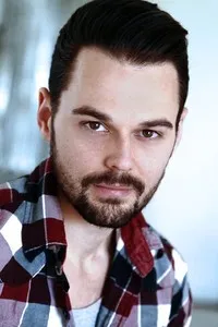 영화배우인 데빈 굿셀의 대표 이미지