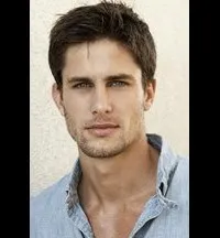 영화배우인 브라이스 드레이퍼의 대표 이미지