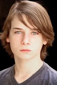 영화배우인 C.J. 밸러로이의 대표 이미지