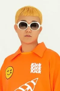 가수인 나잠 수의 대표 이미지