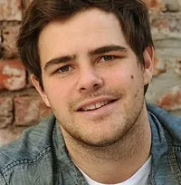 영화배우인 페테르 란사니의 대표 이미지