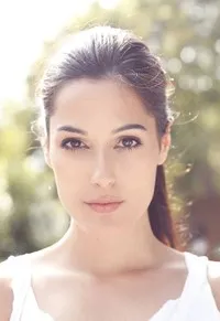 영화배우, 모델인 암릿 매그헤라의 대표 이미지