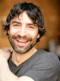 영화배우인 마르코 카나데아의 대표 이미지