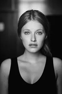 영화배우인 엘라-준 헨라드의 대표 이미지