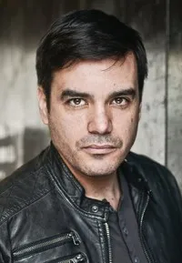 영화배우인 제이슨 캐디어스의 대표 이미지