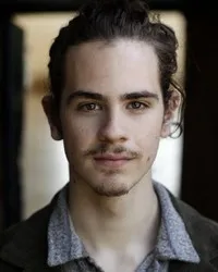 영화배우인 캘럼 시비어의 대표 이미지