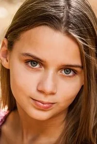 영화배우인 엘레나 라조리샥의 대표 이미지