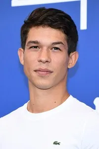 영화배우인 산도르 퓐테크의 대표 이미지