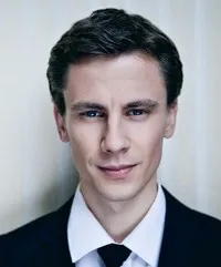영화배우인 아담 보비크의 대표 이미지