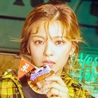 가수인 정연의 대표 이미지