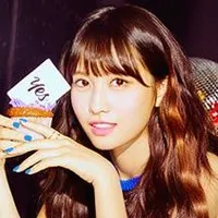 가수인 모모의 대표 이미지