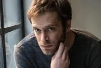 영화배우인 오미로스 풀라키스의 대표 이미지