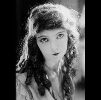 배우인 릴리언 기쉬의 대표 이미지