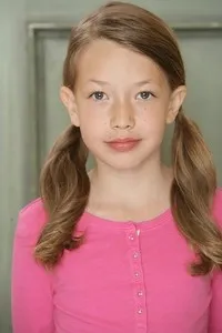 배우인 클로이 베스 존스의 대표 이미지