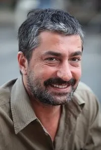 영화배우인 에르칸 페테카야의 대표 이미지